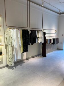 Зеркало Excellence в магазине Bluebell: когда красота платья встречается с совершенством отражения