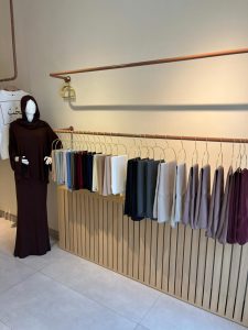 Зеркало Excellence в магазине Bluebell: когда красота платья встречается с совершенством отражения