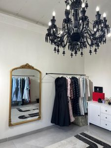 Зеркало Excellence в магазине Bluebell: когда красота платья встречается с совершенством отражения