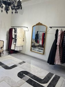 Зеркало Excellence в магазине Bluebell: когда красота платья встречается с совершенством отражения